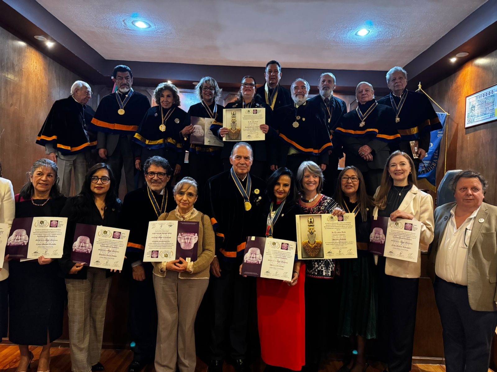 Entrega del "Reconocimiento Académico al Mérito de la Mujer Mexicana" y el "Premio Reina Roja de Palenque" anhg.org